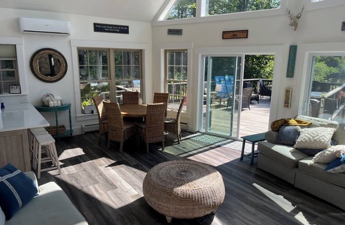 East Wakefield House | AMAZING LAKEFRONT HOUSE WITH PRIVATE DOCK, PRIVATE BEACH, 4 BEDROOMS, SLEEPS 12+