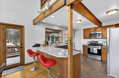 Moorefield Ski Chalet | Amazing Views, Hot Tub, Deck, FirePit & Game Room