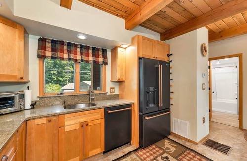 Meredith House | Amazing Water Front Property on Lake Waukewan in Meredith