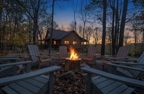 McHenry Ski Chalet | Arcade-HotTub-FirePit-5BD-EV-Starlink-NoCleaningFee