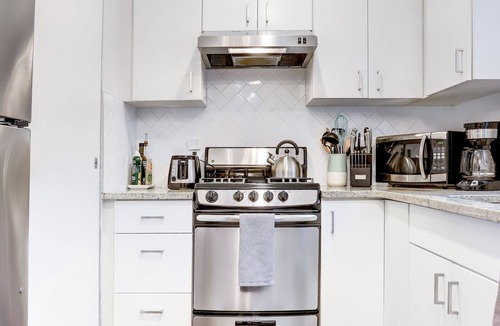 Penrose House | Arlington Modern, Comfortable, Close to DC and Sites