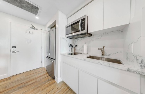 Coconut Grove Condo | Arya Hotel Studio Apartment Coconut Grove, Ocean View and Free Parking
