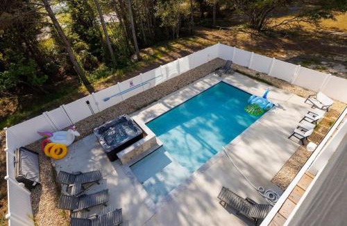 Whalehead Beach House | Aurora 6 BR Elevator Theater Rec Room Pool & Hot