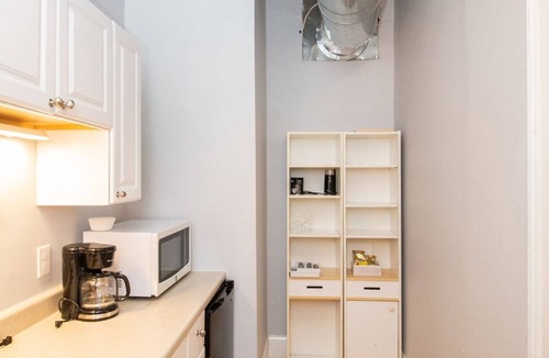 Back Bay Apartment | Back Bay Efficiency Unit, Pvt Bath, Kitchenette
