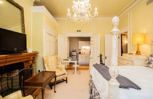 Back Bay Apartment | Back Bay Efficiency Unit, Pvt Bath, Kitchenette