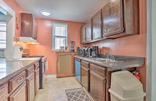 Lansdowne Cottage | Backyard Patio! Philly Stay Near Lincoln Financial