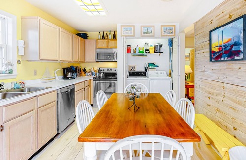 Bethany Beach House | Bahamas beach cottages home in great location with washer & dryer, WiFi