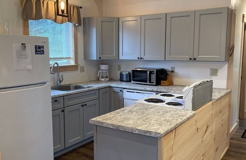 Greenville Cabin | Baker cabin|Downtown Greenville-Moosehead Lake|WIFI|Pets Ok|2 cabins available