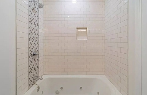 Warrenton Villa | Baldwin Cottage: king bed, office, bath, projector, Fast Wi-Fi
