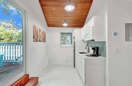 Sailboat Bend Apartment | Bamboo Tropical Oasis Studio with Pool