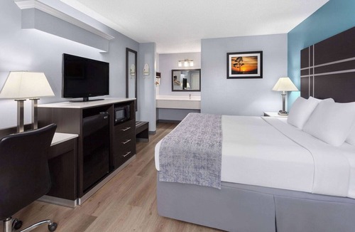 Dock Junction Hotel | Baymont by Wyndham Brunswick GA