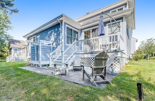 Sun Ridge House | Bayside Resort Home w/Deck, Fireplace, Shared Pools, Hot Tub, Tennis, Free WiFi