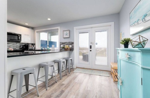 Jacksonville Beach Condo | Be A Nomad | 4 Unit Oceanfront Building | Sleeps 26 | Jacksonville Beach