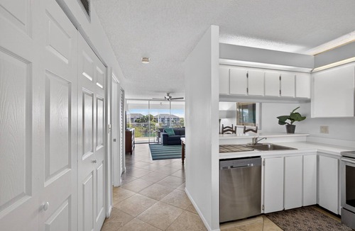 Jupiter Bay Condo | Beach Access Resort Condo with Breath-Taking View