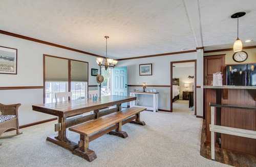 Chincoteague Cottage | Beach Bay Pony Place w/Ponies: 1 Mi to Water!