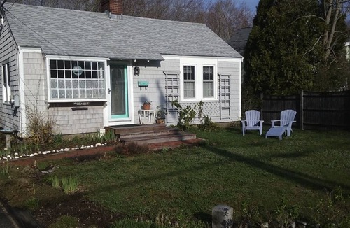 Kennebunk Cottage | Beach Cottage within walking distance to shops and restaurants, 2 miles to beach