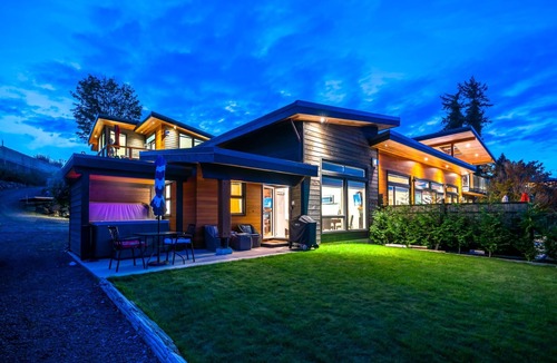 Campbell River Apartment | Beach Front Luxury Private Hot Tub Sandy Beach