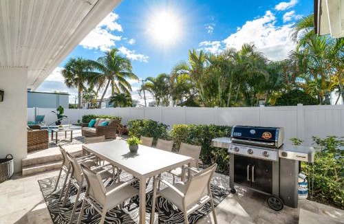Singer Island House | Beach Lux - Heated Pool with Infinity Spa, Cabana, BBQ, Golden Tee - Walk to Beach - by Maven Vacation Rentals