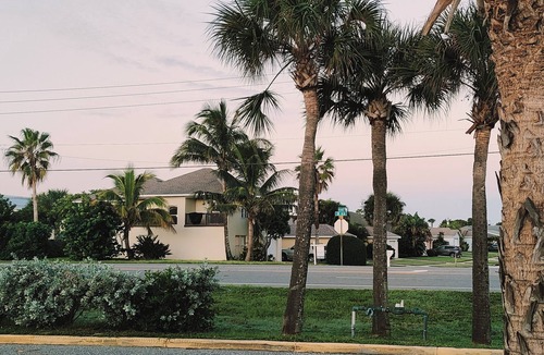 Indialantic House | Beachfront Duplex 6BR/4BA – 16+ Guests – Paradise Park, Melbourne FL