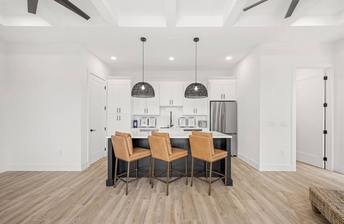 New Melbourne Beach House | Beachfront Luxe Retreat | Pool, Rooftop Deck & Room for 20 Guests