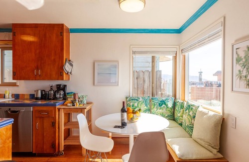 Sharp Park Apartment | Beachfront Ocean Views 20 mins to SF! (Neptune 1)