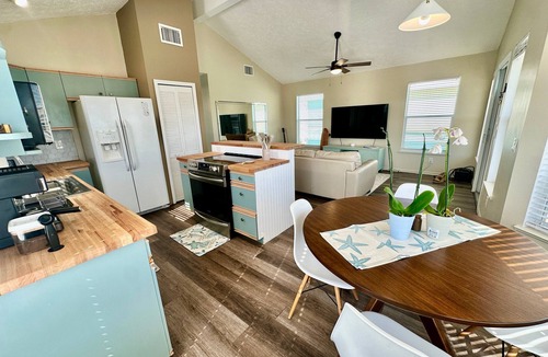 Nettles Island House | Beachy Keen 2 bed, 2 bath home