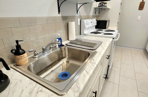 Jacksonville Apartment | Bear's Den on Kodiak Court!
