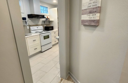 Jacksonville Apartment | Bear's Den on Kodiak Court!