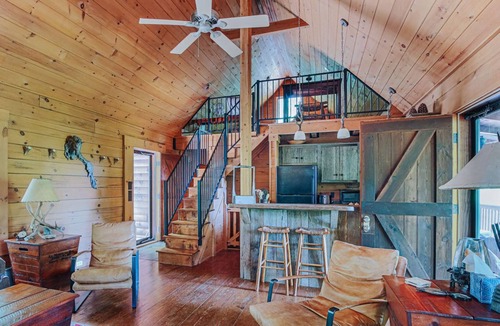 Nellysford Cabin | Bear Tracks Cottage: New Hot Tub + Fire Pit