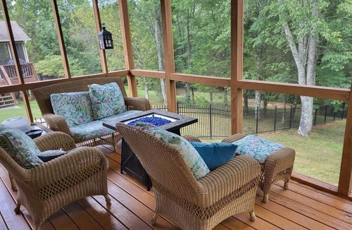 Ashley Oaks House | Beautiful 1 acre 4 bd 3 bath non-smoking home