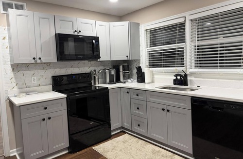 Leesburg House | Beautiful 3 BR 2 Bath Private Main-first floor with AC Heat in Leesburg, VA
