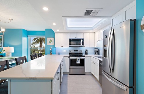 Stuart Condo | Beautiful bright, updated 2 bedroom, 2 bath oceanfront condo spectacular views!