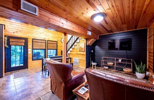 Broken Bow House | Beautiful Broken Bow Cabin with Private River Access