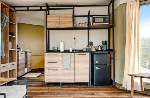 Fredericksburg RV Rental | Beautiful Glamping Lodge with Mini-Bar and Fire Pit for an Unforgettable Escape in Stonewall, Texas