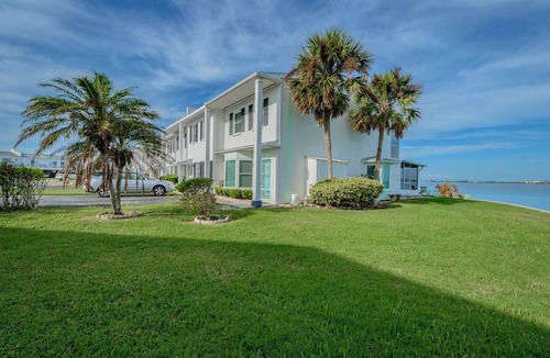 Dunedin House | Beautiful, Gulf-front, 2 bedroom, 2 bath, End Unit, Dunedin Townhome. Sunsets!
