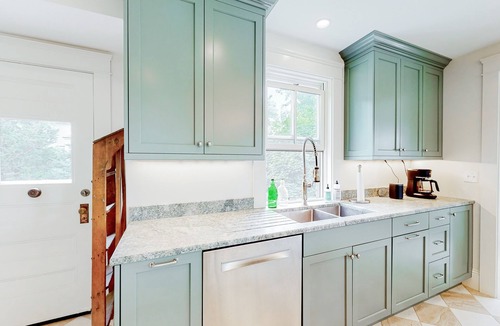 Wiscasset House | Beautiful home with Ping-Pong, fast WiFi & W/D - walk to dining
