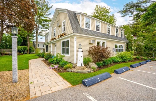 Ogunquit Apartment | Beautiful inn, Lighthouse Landing. #3 Sea Glass