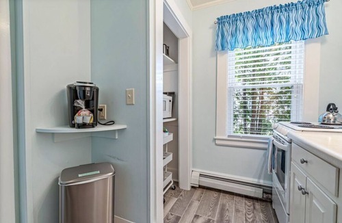 Ogunquit House | Beautiful Inn, Lighthouse Landing. Sleeps 18-20