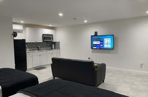 Cutler Bay Apartment | Beautiful Miami Pool Lake Studio