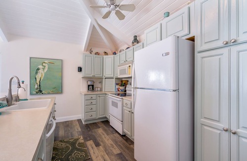 Breezeswept Beach Estates House | Beautiful Oceanfront Home on Ramrod Key - Three Lots, Dock & Poolside Tiki Bar