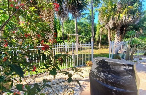 Sebastian House | BEAUTIFUL SECLUDED POOL HOUSE NEXT TO SEBASTIAN RIVER & WOODED TRAILS