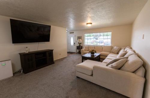 Emmett House | Beautiful spacious home in the heart of emmett