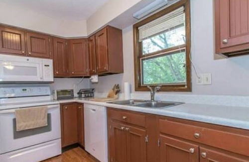 Cedar Rapids House | Beautiful Split-level home NE Cedar Rapids