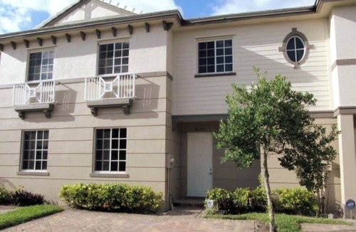 Riviera Beach House | Beautiful town home