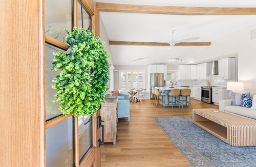 Little Salisbury House | Beautifully remodeled 3-bedroom home on 89th St.