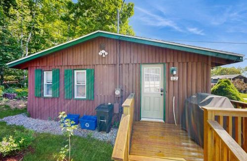 Boothbay Harbor House | Beautifully updated cabin near town & Barrett