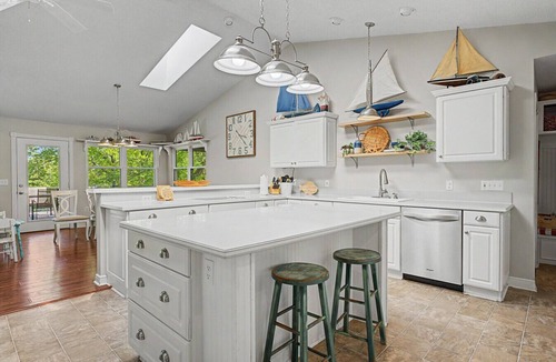 Garfield House | Beaver Lake Access Retreat w Deck & Grill!
