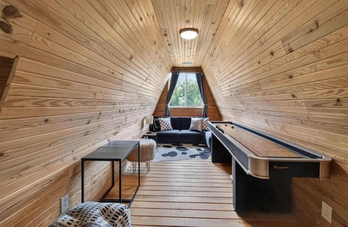Lowell House | Beaver Lake Hideaway