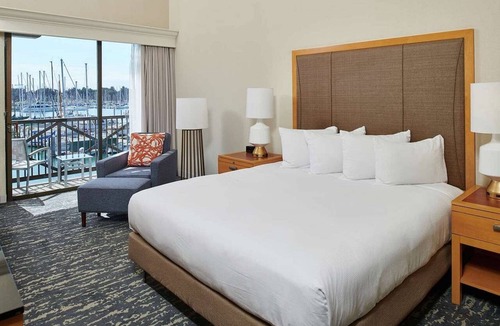 Berkeley Hotel | Berkeley Marina Views + On-site Dining. Pool. Gym.