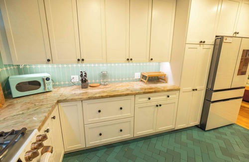 Fairview Park House | Berkeley Retreat w/ Chef’s Kitchen & Hot Tub